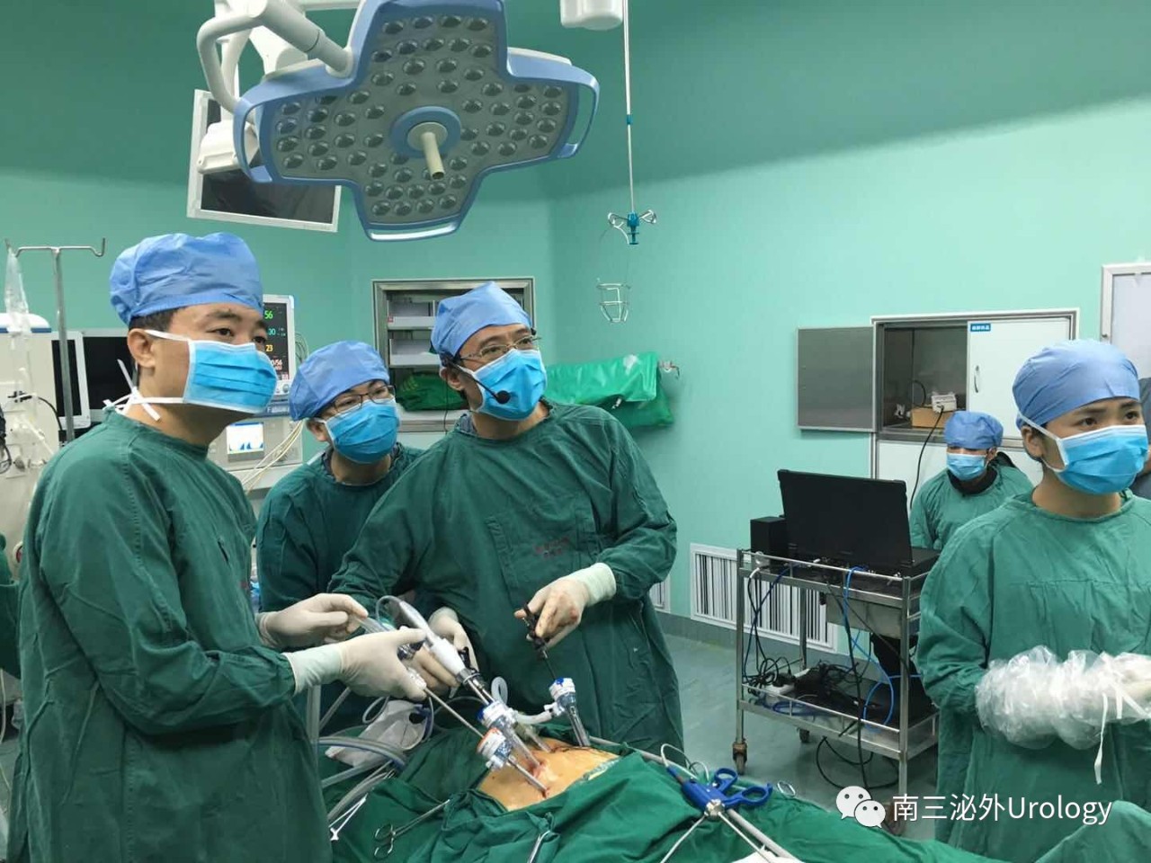谭万龙教授手术演示：腹腔镜下前列腺癌根治术.jpg