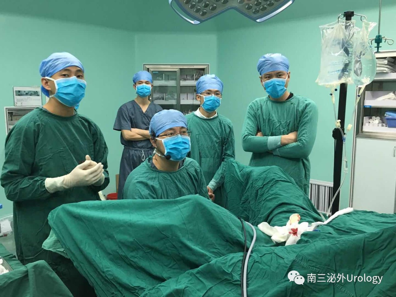 张亚群教授手术演示：经尿道红激光前列腺剜除术.jpg
