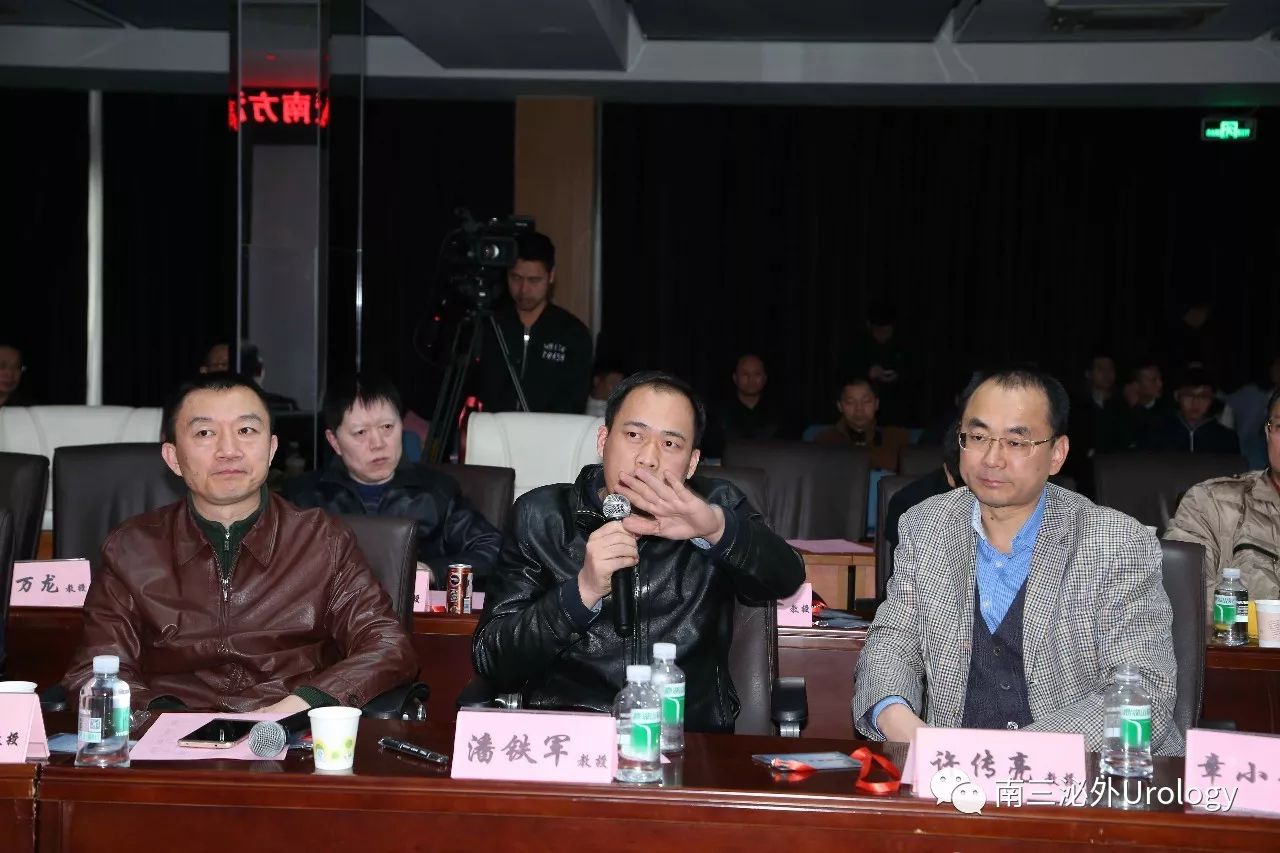 讨论专家：中山大学附属第三医院不育与性医学科科主任张炎教授、广东省第二人民医院泌尿外科邱晓拂教授、广东省医学会男科分会副主任委员、南方医院泌尿外科赵善超教授.jpg