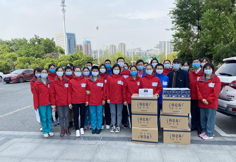 后勤党支部慰问医疗队1.jpg