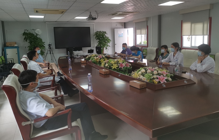 新冠筛查专家组进行大会诊和召开碰.jpg
