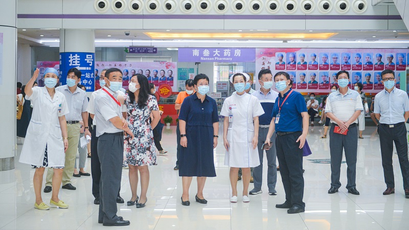 黎明副市长一行到三附院督查创文工作.jpg